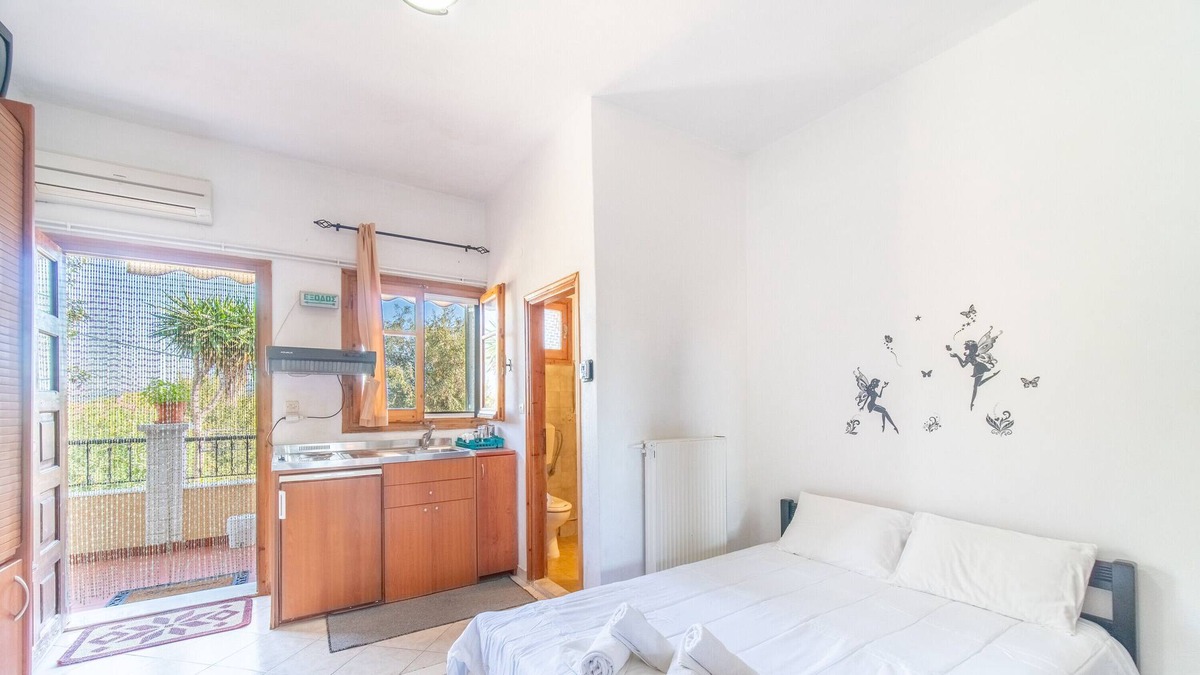Vatos Apartment | Pet-Friendly 'Studio Rigga Maria' with Garden & Wi-Fi