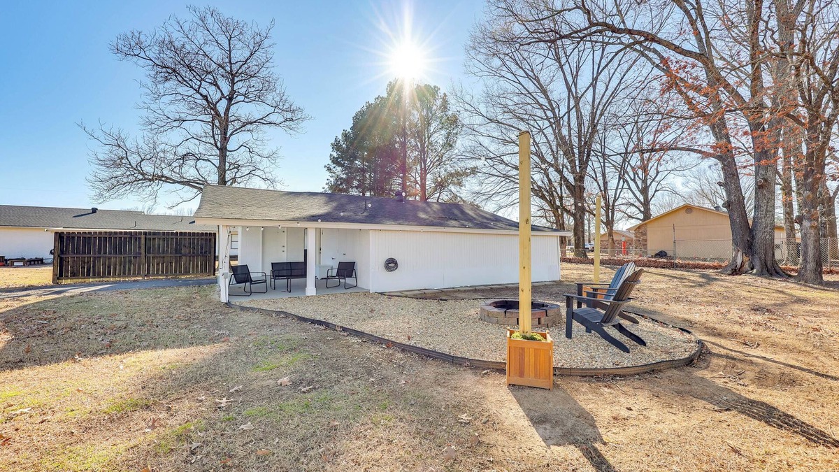 Vilonia Apartment | Pet-Friendly Studio w/Yard & Fire Pit in Vilonia!