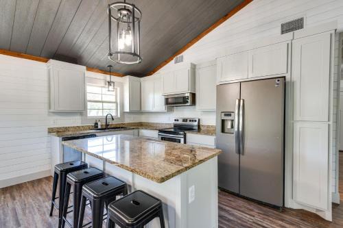 Graford House | Pet-Friendly Texas Home with Furnished Patio and Grill