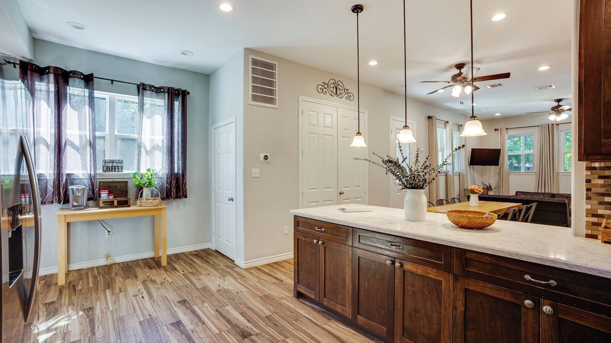 Tomball Cottage | Pet-friendly Tomball Home: Walk to Main Street!