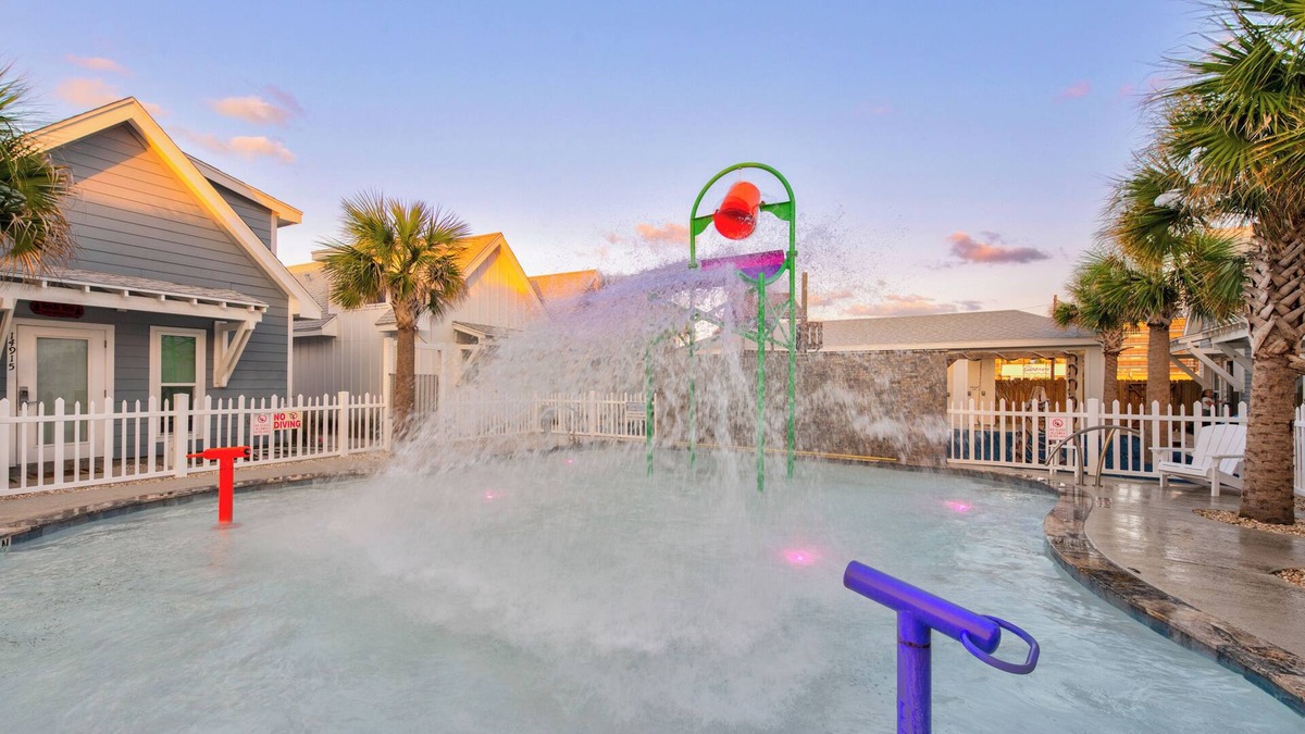 Corpus Christi House | Pet-Friendly Townhome with Pool and Pirate Ship Playground, Walk to the Beach