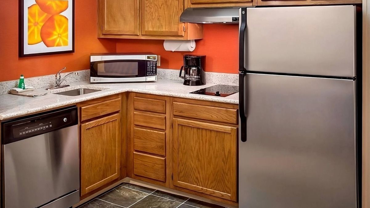 Bethlehem Hotel | Pet-Friendly Unit Minutes from Allentown Art Museum w/Free Breakfast