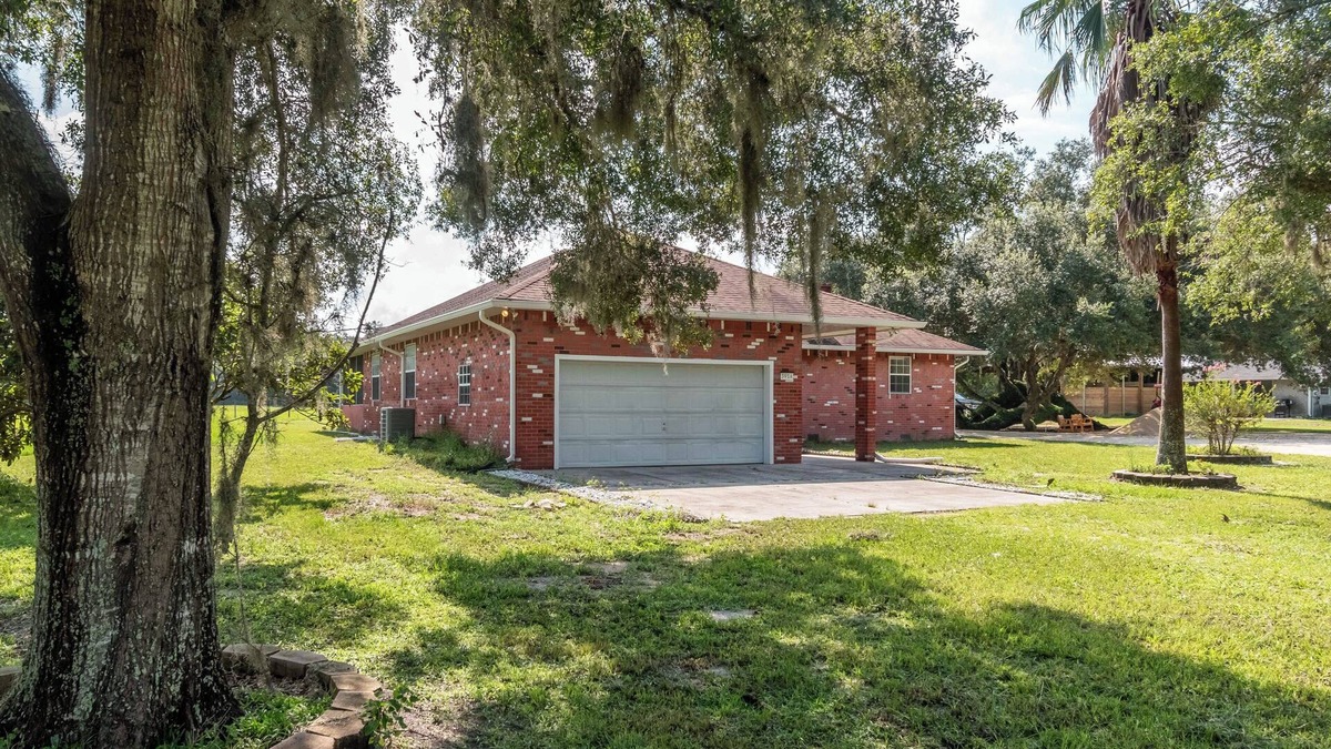 Williston Other | Pet friendly updated home close to HITS, WEC, Rainbow Springs, and Devils Den!