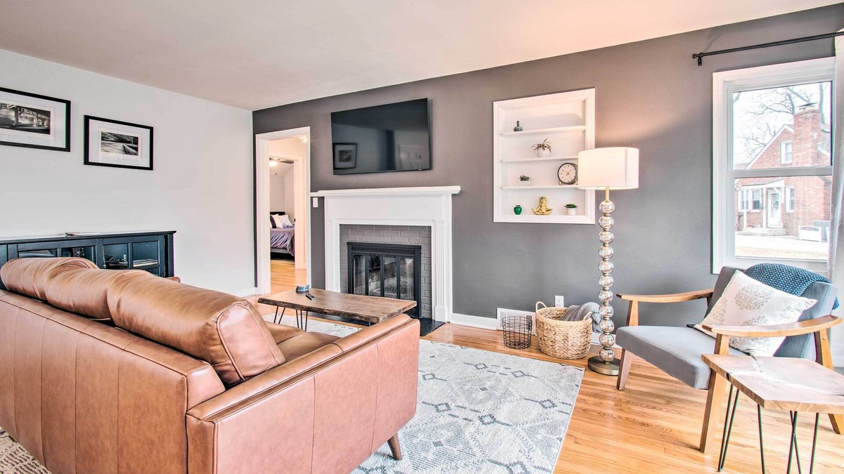 Normal House | Pet-Friendly Uptown Normal Home: Steps to ISU