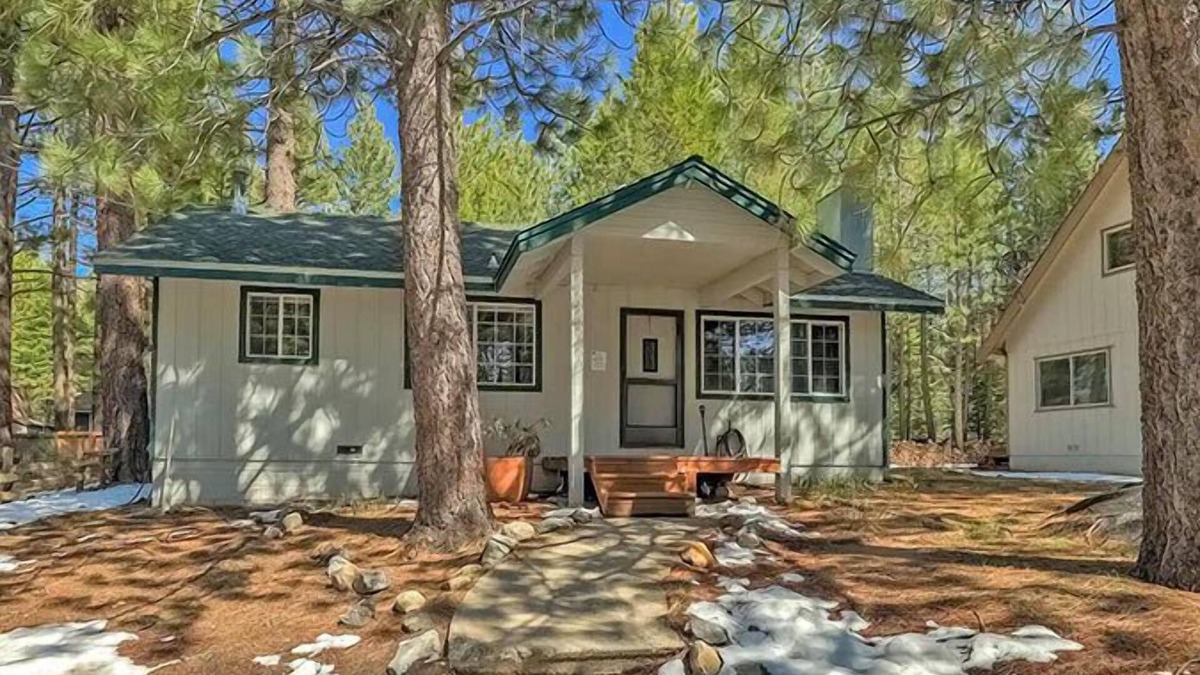 Tahoe Paradise Cabin | Pet Friendly Family Cabin