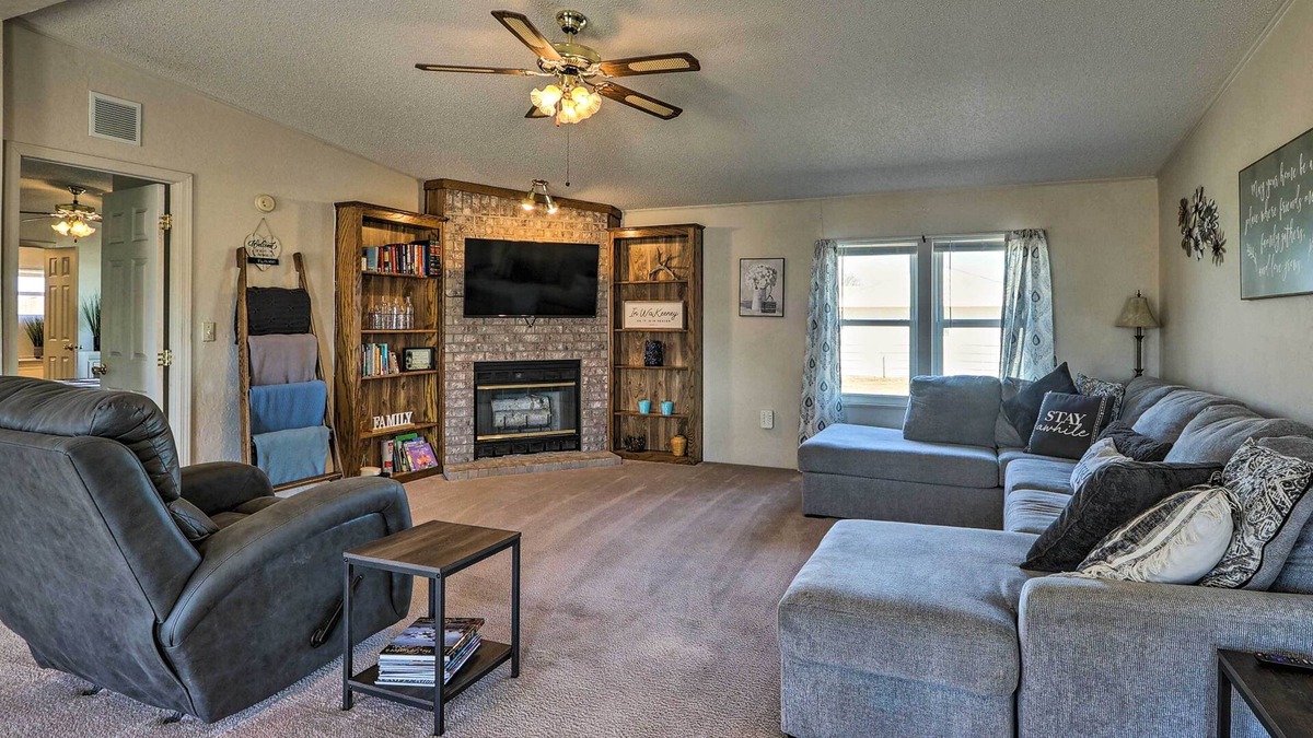Wa Keeney House | Pet-Friendly WaKeeney Home w/ Game Room & Grill!