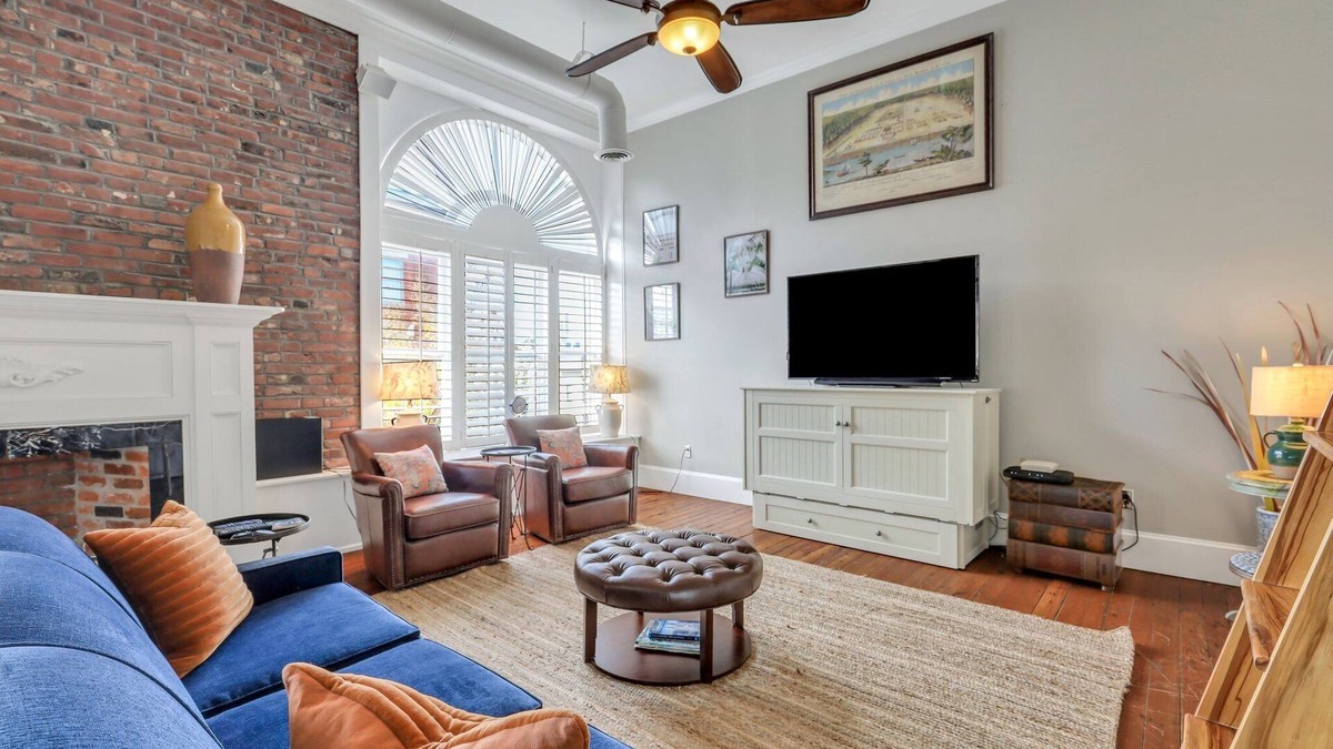 Historic District - North Apartment | Pet Friendly, Walkable Loft in Heart of Downtown by Lucky Savannah