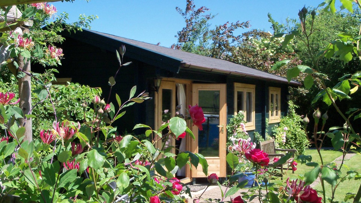 Croscombe Cabin | Pet Friendly - Walkers Paradise - South Facing