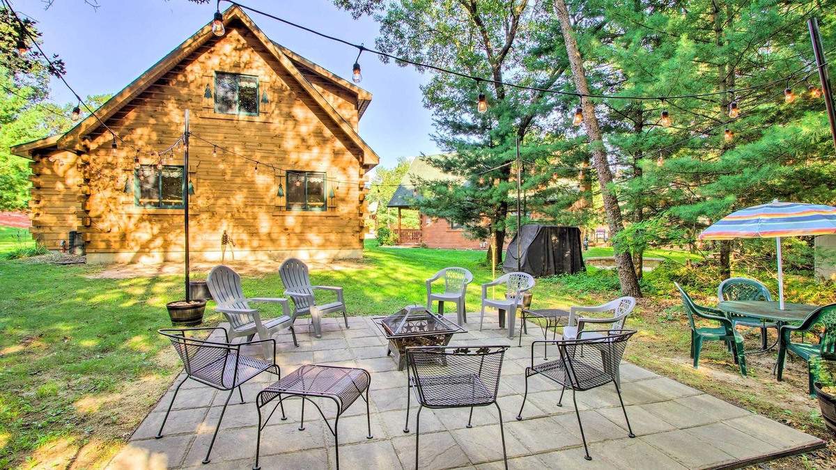 Warrens Cabin | Pet-Friendly Warrens Cabin w/Fire Pit!