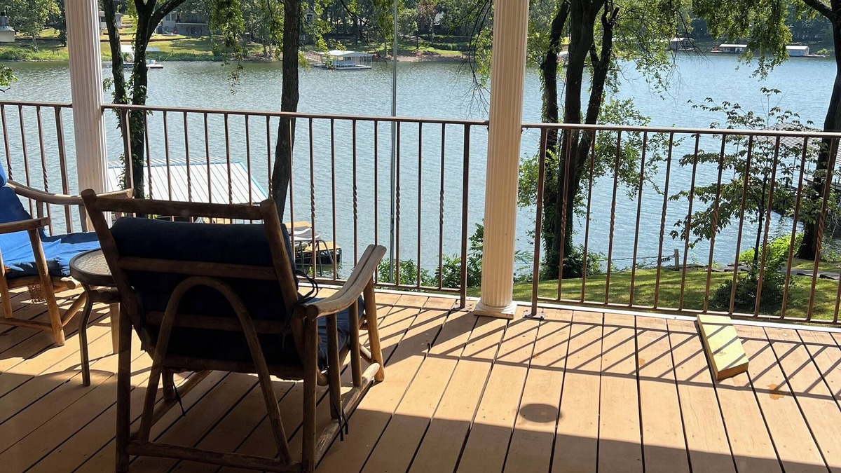 Vinita House | Pet-Friendly Waterfront Ketchum Cove Retreat. Walk to Sharky's Bar & VIP Pizza