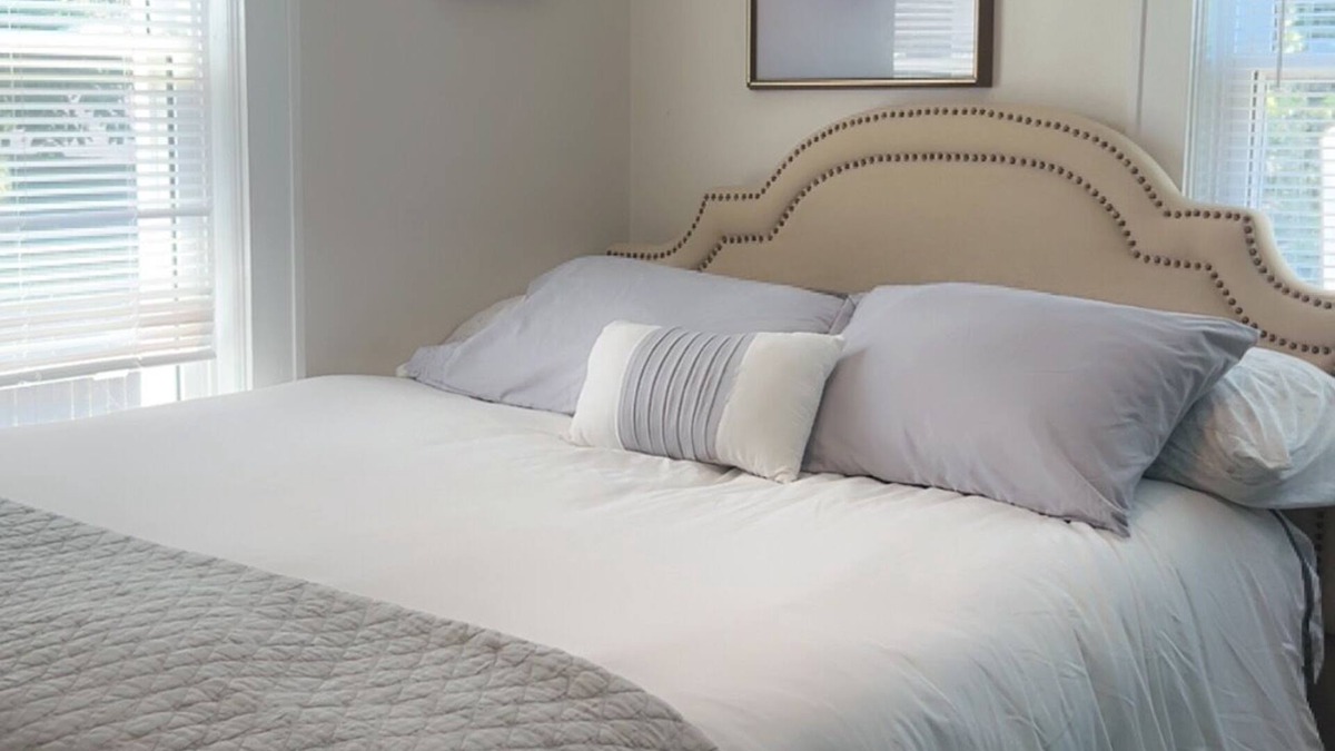 Burnt Chimney House | PET FRIENDLY-WEEKLY DISCOUNTS-ROANOKE RIVER AND BIKE TRAILS