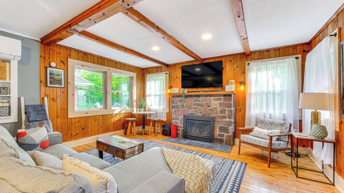 Wilmington Cottage | Pet-friendly Wilmington Retreat w/Hot Tub!