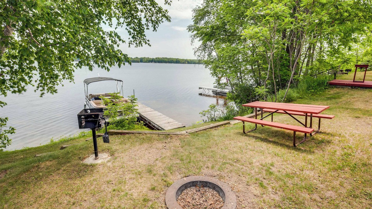 Townsend Cabin | Pet-Friendly Wisconsin Cabin on Lake w/Fire Pit!