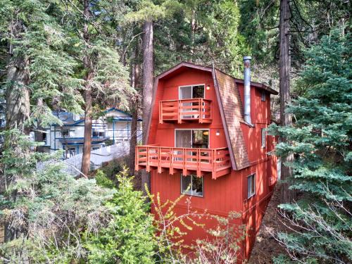Arrowhead Villas House | Pet & Kid Friendly Cozy Cabin, BBQ, Firepit, Outdoor Dining, Forest Views
