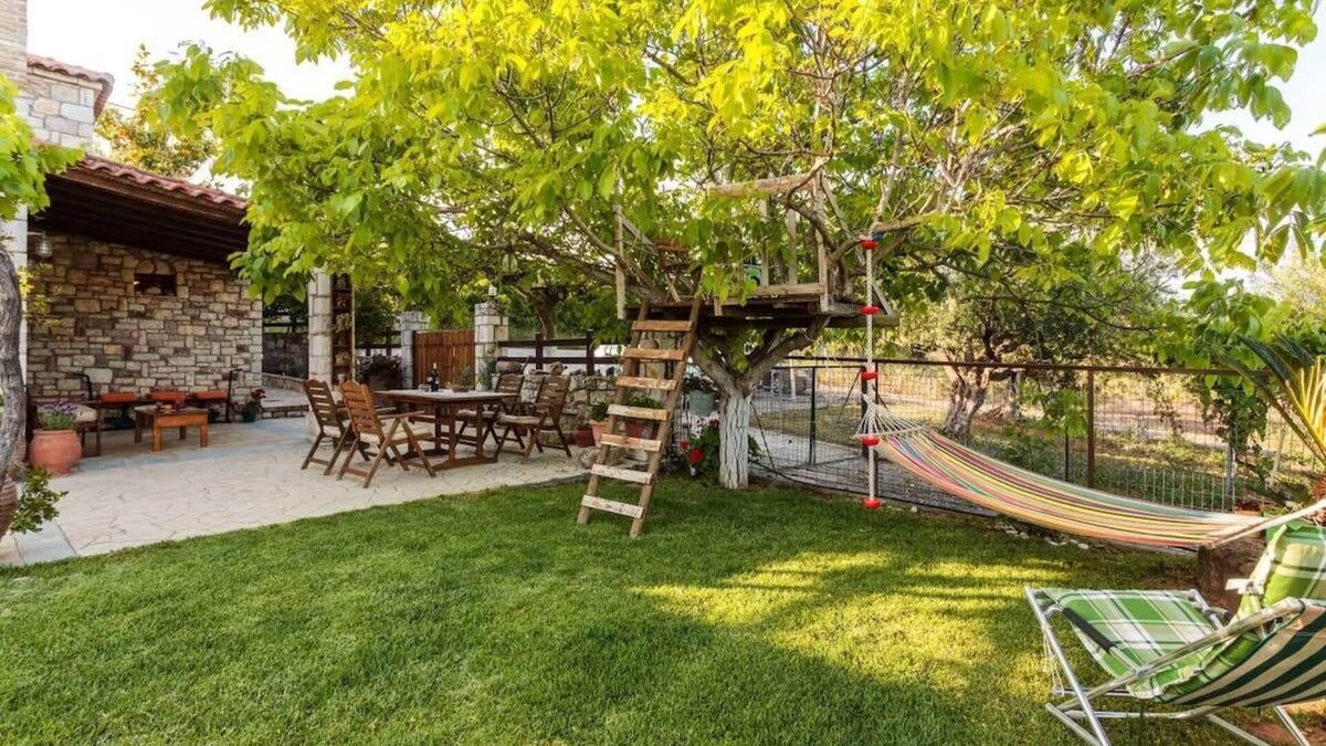 Messini Apartment | Petalidi Stone House with garden near the beach