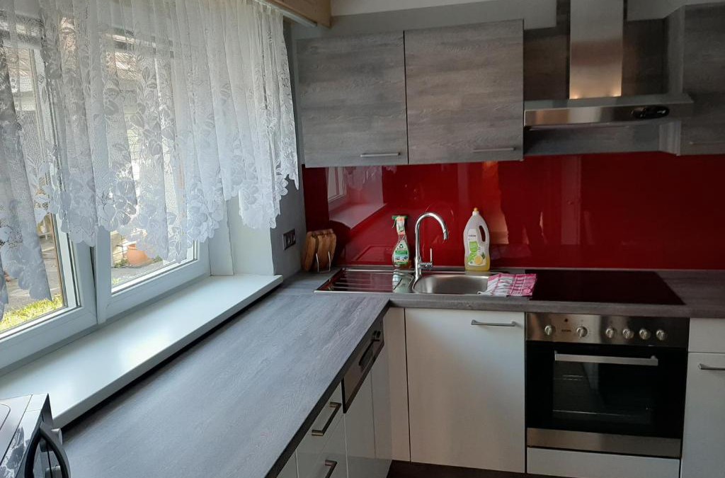 Weikersdorf am Steinfelde Apartment | Peter's Montagezimmer