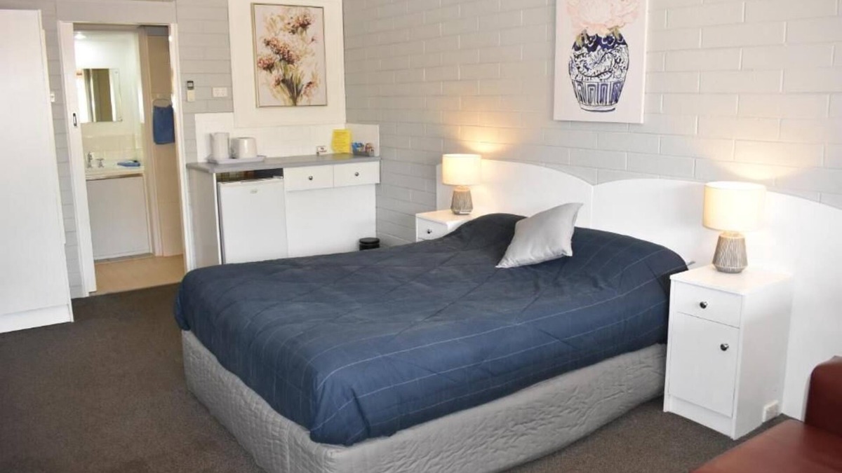 Peterborough Hotel | Peterborough Motel