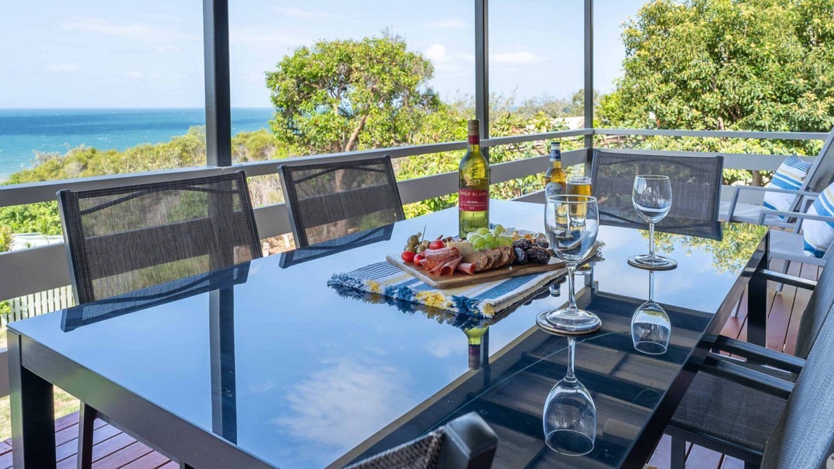 Seventeen Seventy House | PETERS COTTAGE at 1770 - amazing ocean views