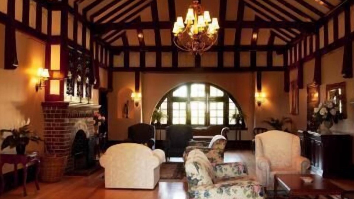 Armidale House | Petersons Armidale Winery & Guesthouse