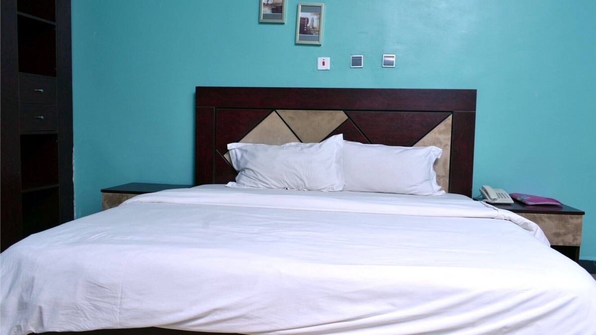 Calabar Cabin | Petesville Hotel Calabar