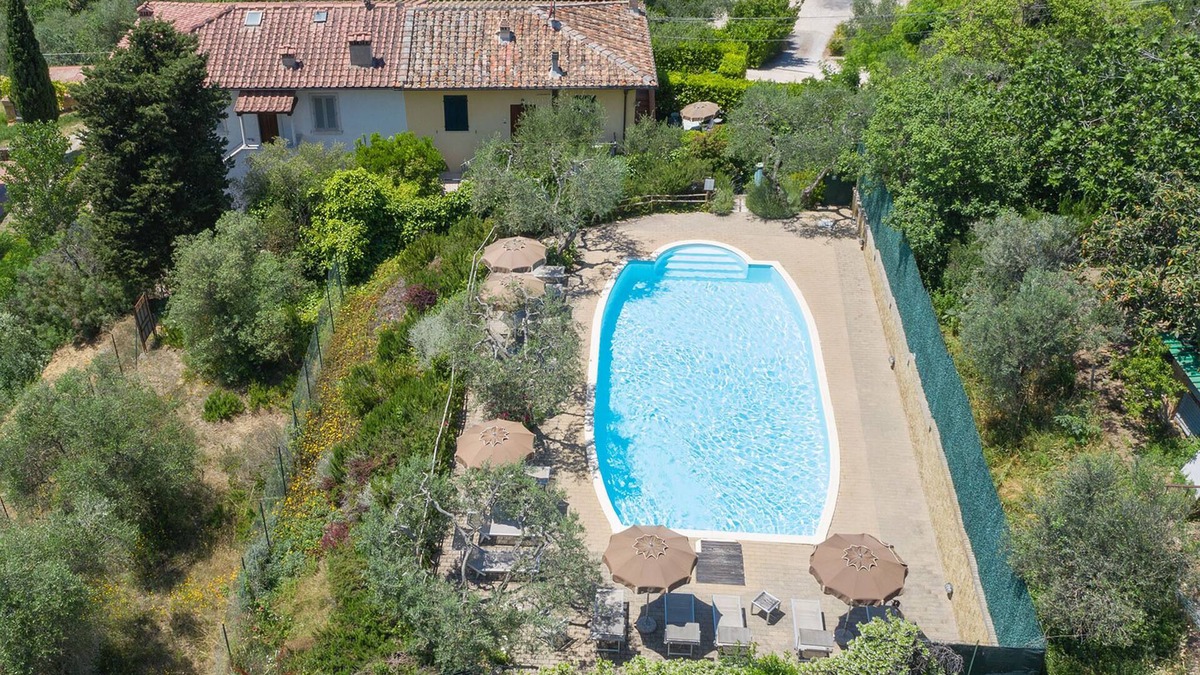Poggibonsi Apartment | PETIROSSO: Peaceful apt close to Tuscany 's best treasures, 1 mile from shops