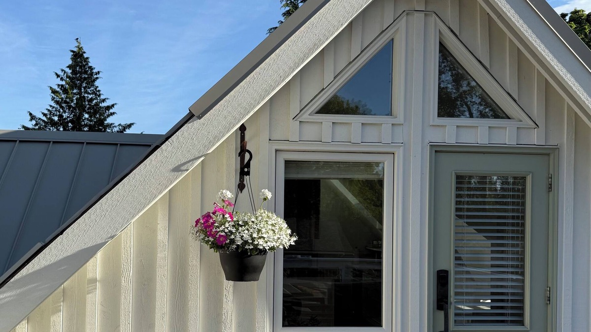 Dunbar Other | Petit Belle Chasse - A country coachhouse just minutes from downtown Vancouver.
