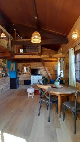 Dingy-Saint-Clair Ski Chalet | Petit chalet authentique