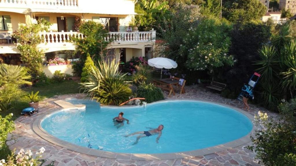 Calcatoggio Apartment | Petit coin de paradis, vue panoramique mer &montagne, piscine privée.