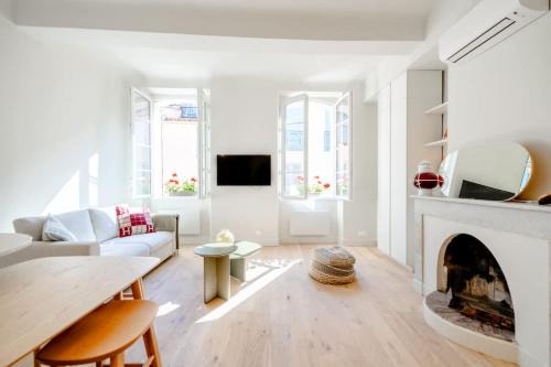 Old Town Apartment | Petit Gambetta l Bright & Fresh l Shellter Rentals