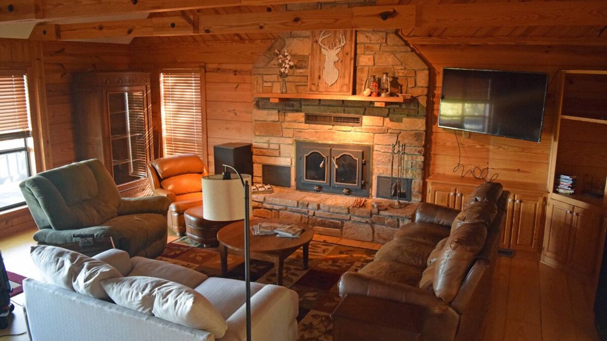 Morrilton House | Petit Jean Cliffhouse, Great View Petit Jean Mountain