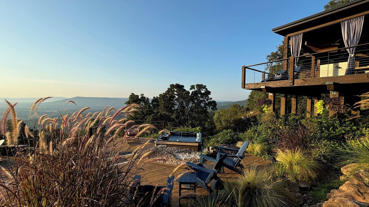 Morrilton House | Petit Jean Mountain Bluff Point Cottage - On the cliff's edge! ADULTS ONLY