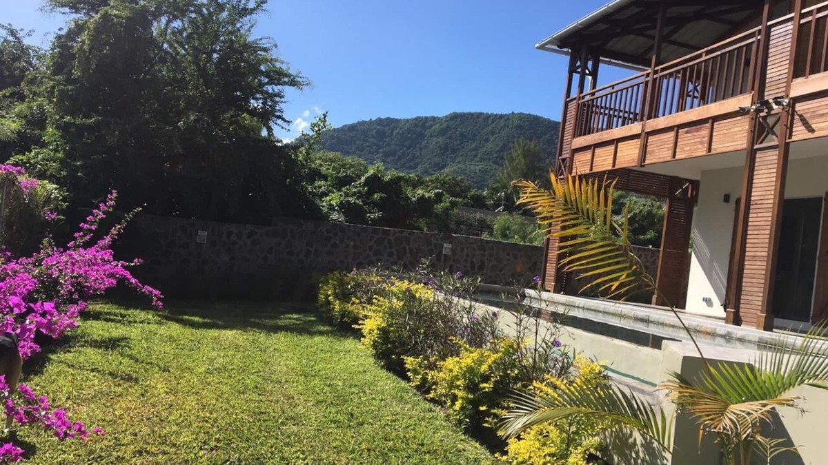 La Gaulette House | Petit Morne Cottage pool, sea view and surfing CR2
