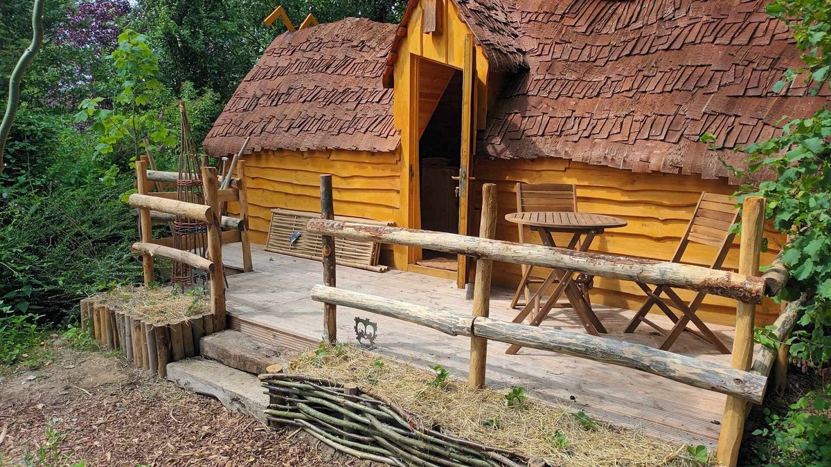 Herzeele Cabin | Petite Cabane Féérique Dans la Campagne