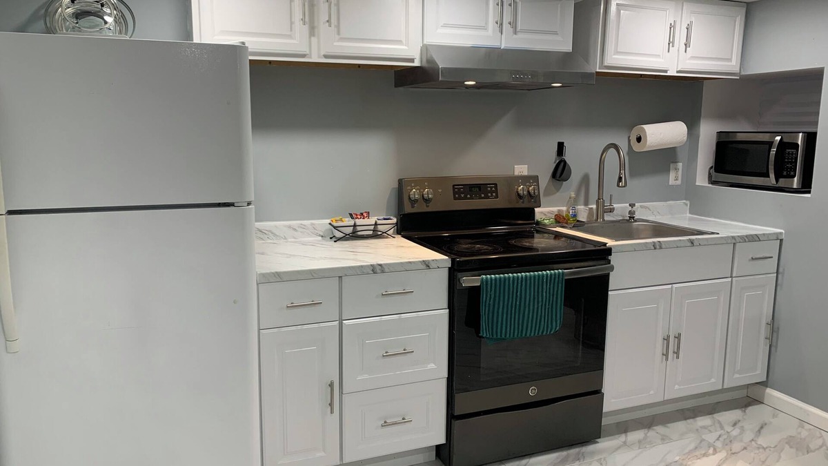 Drexel Hill House | Petite Cozy Home w gourmet kitchen & parking in delightful Drexel Hill