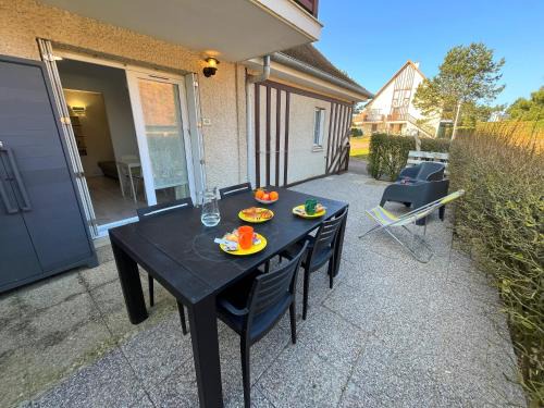 Merville-Franceville-Plage Apartment | Petite cour privée - à 1minute à pied de la plage