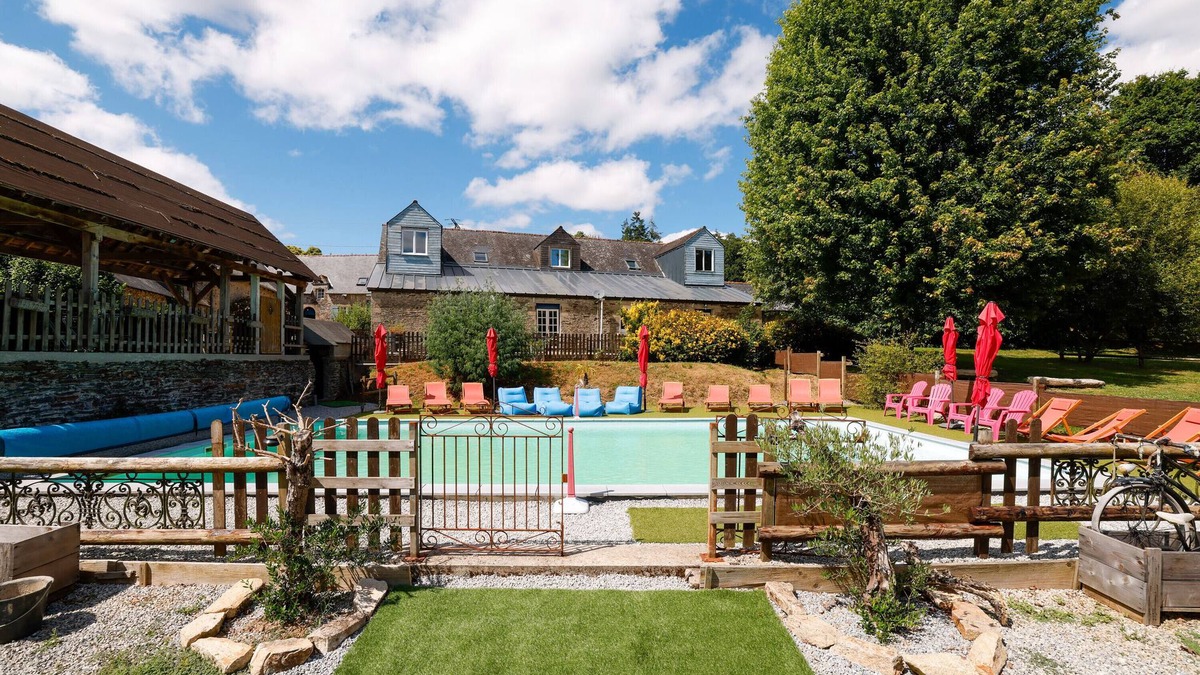 Cleguerec Cottage | Petite house 'L'épicerie' with shared pool, shared terrace and Wi-Fi