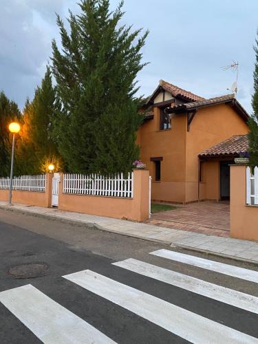 Valverde de la Virgen House | Petite Maison