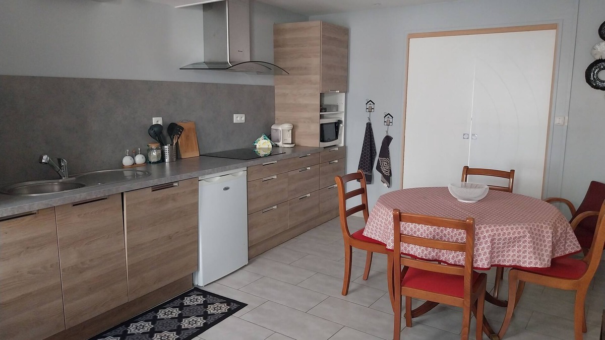 Ligny-le-Chatel House | Petite Maison Dans le Chablisien