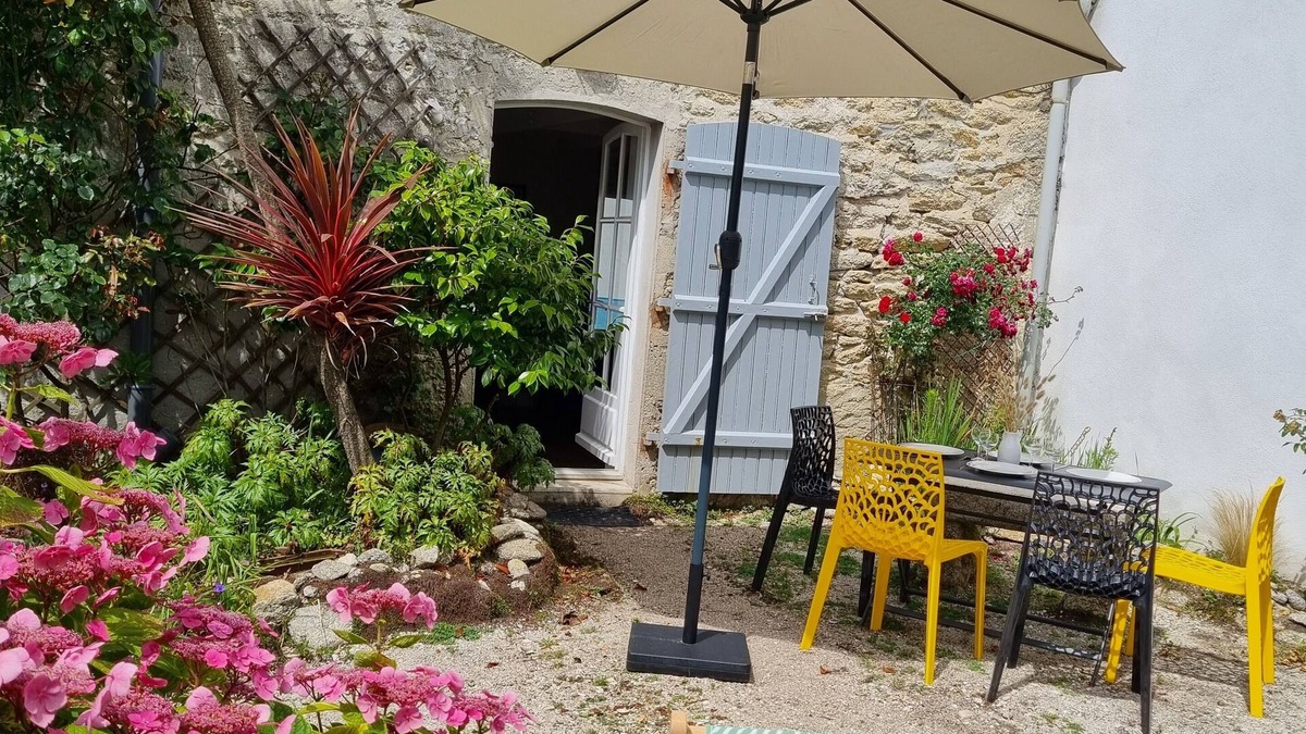 Treffiagat House | Petite Maison de Pêcheur à 10 m de la Plage, Avec Jardin Clos