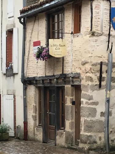 Parthenay Apartment | Petite Maison médiévale