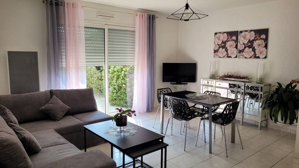Vannes Apartment | Petite Résidence au Calme
