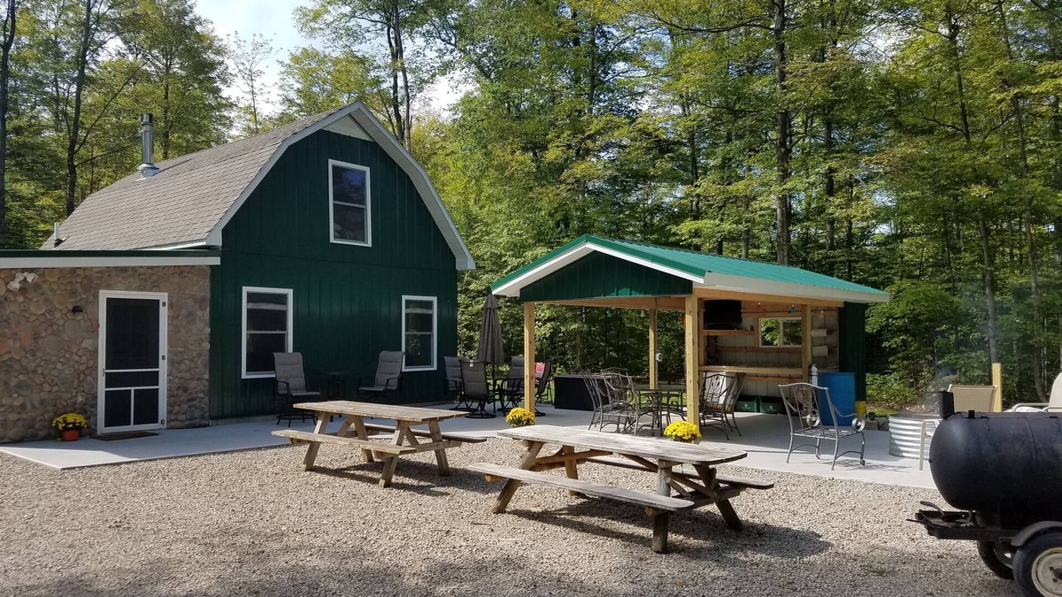Petoskey Cabin | Petoskey - Enjoy the great outdoors from the Cozy and peaceful cabin!