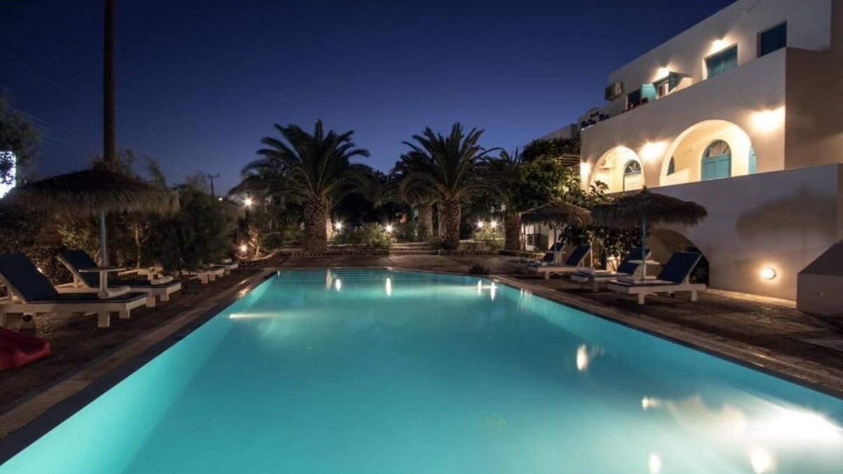 Perissa Hotel | Petra Nera