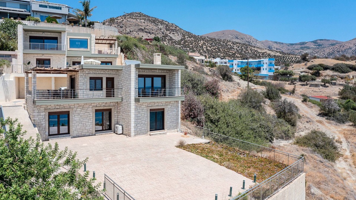 Kastri Villa | Petrina 3 waterfront villa, south Heraklion near taverns