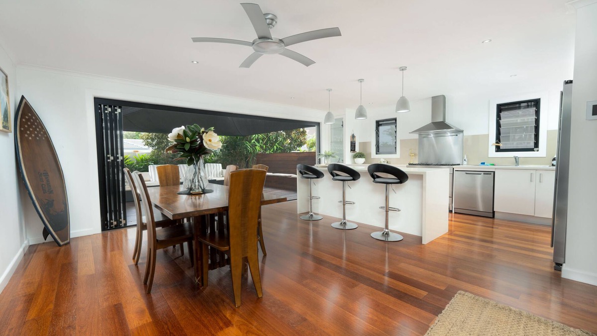 Burleigh Waters House | Pets Allowed Burleigh Beach Pad