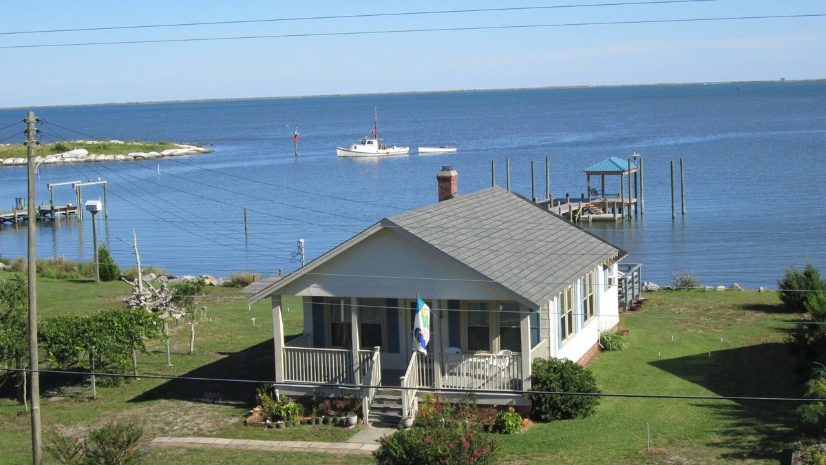 Atlantic House | Pets Allowed Waterfront Rental Home On Core Sound