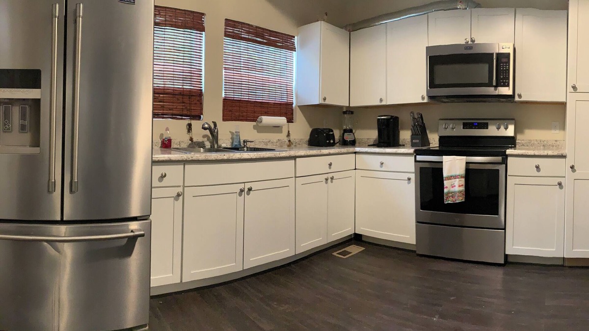 Harriman House | Pets OK, EZ to i-40, 4-Beds, Gig Ethernet & WiFi, EV Charger, Many Amenities