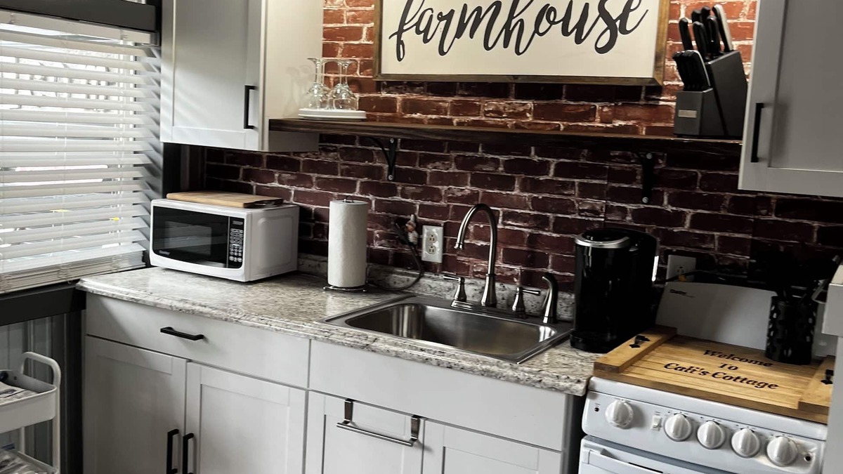 Goodlettsville Cottage | Pets Stay Free ,Studio Cottage near Nashville, TN