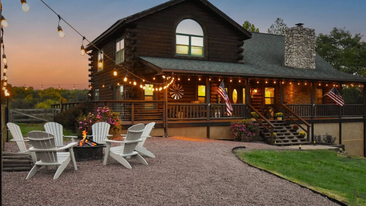 Edinburg Cabin | Pets? YES! Hot Tub ★ Fast Wi-Fi ★ Pool Table ★ Foosball