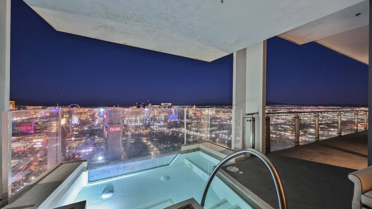 Las Vegas Apartment | PH57th Floor Luxury Penthouse | StripView/Jacuzzi